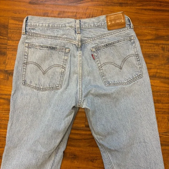 Levi’s Wedgie Jean Button Distressed Frayed Hem Cotton size 29 - Picture 3 of 11